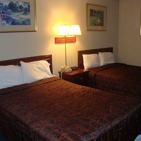 Econo Lodge Asheboro Bagian luar foto