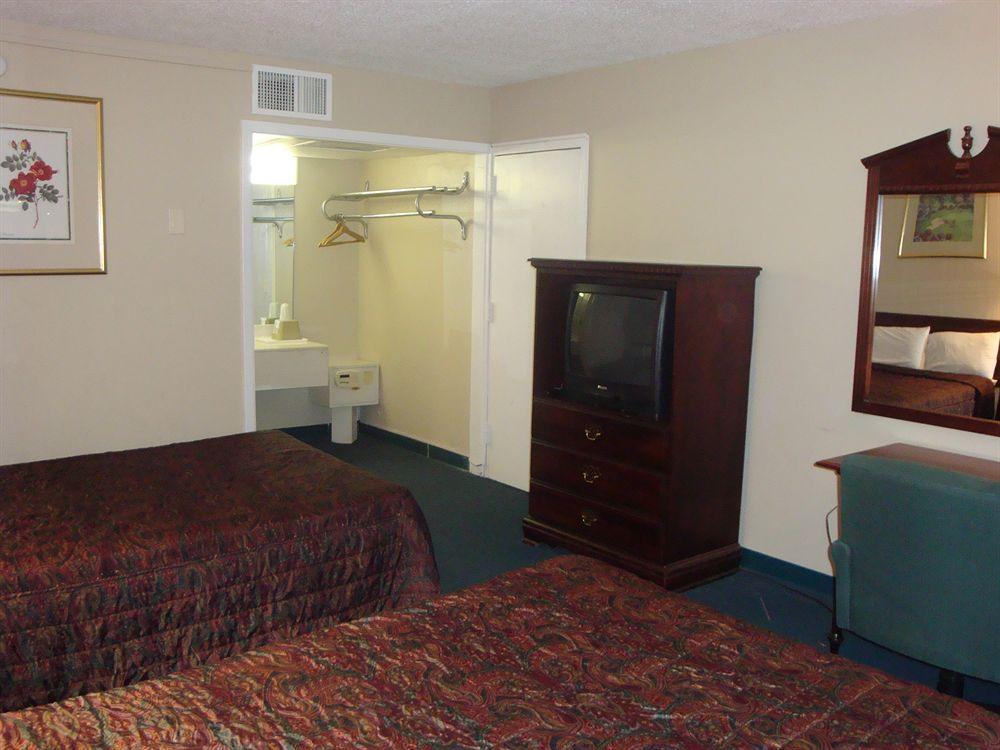 Econo Lodge Asheboro Bagian luar foto