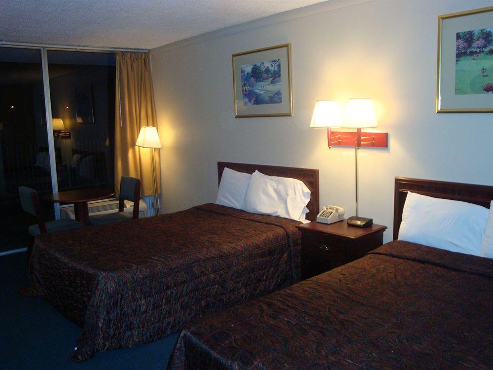 Econo Lodge Asheboro Bagian luar foto